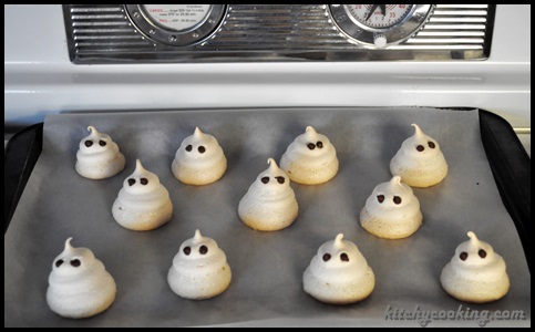 Meringue Ghosts Halloween Cake - Mom Loves Baking