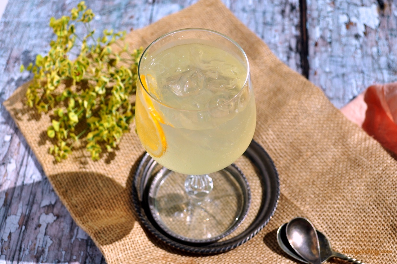 limoncello and prosecco cooler